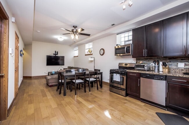 Building Photo - Bucktown: Fully furnished gorgeous 3 Bed, 2 Bath Condo