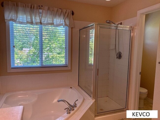 Building Photo - Amazing Three Bedroom Home With Office Space