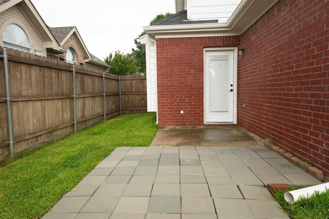 Building Photo - 4325 Palmdale Dr