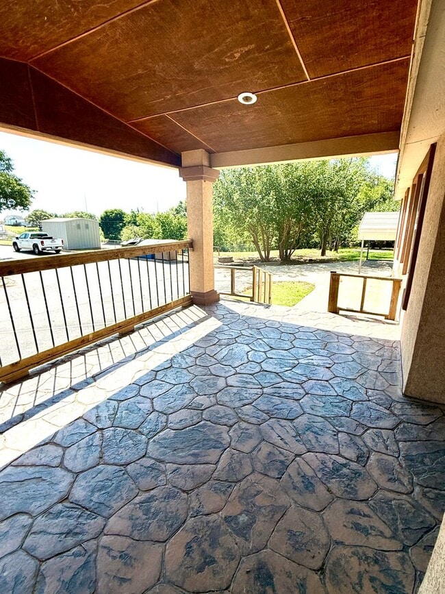 Building Photo - Beautiful Home with Quiet Location