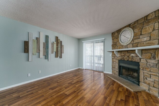 Building Photo - CHARMING 1-BED CONDO NEAR HIGHLINE CANAL TRAIL, $0 DEPOSIT OPTION