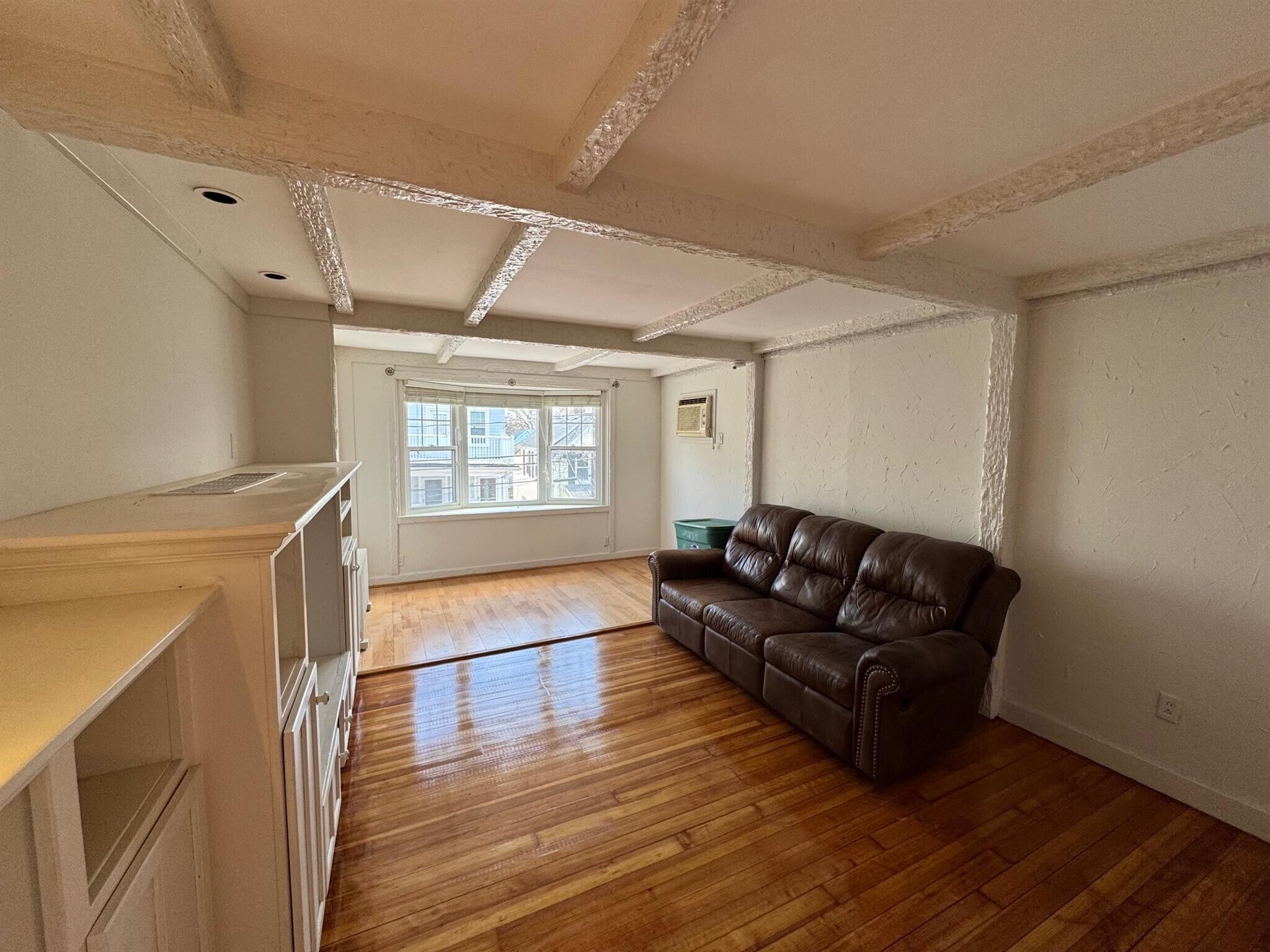 Building Photo - 61 Clarendon Ave