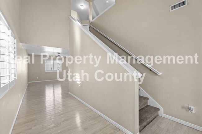 Building Photo - 626 S State Rd