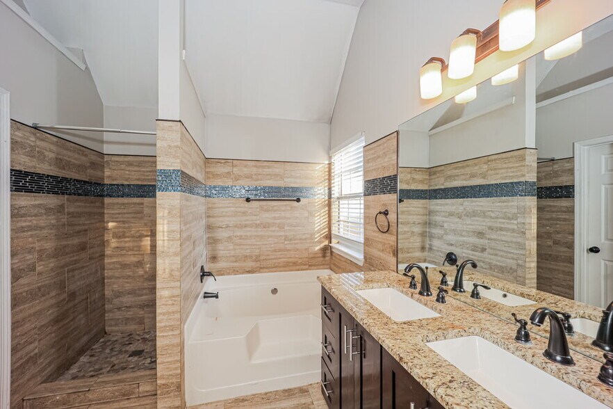 Building Photo - 1103 Village Oaks