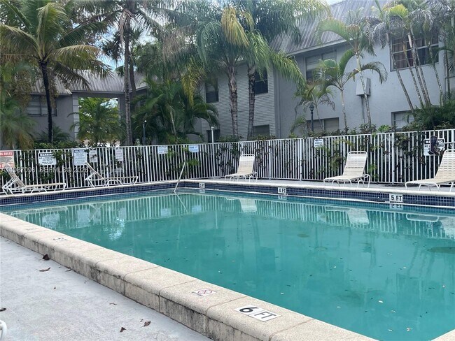 Building Photo - 17255 SW 95th Ave