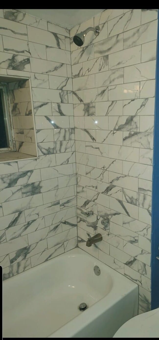 Building Photo - 642 Highland Ave SE