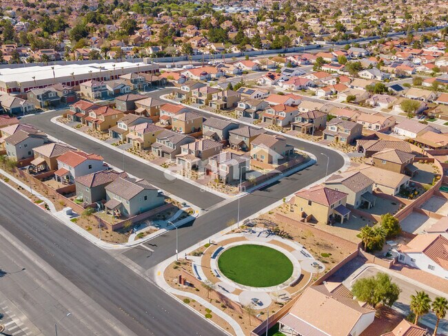 Building Photo - 724 Terrain Star Ave