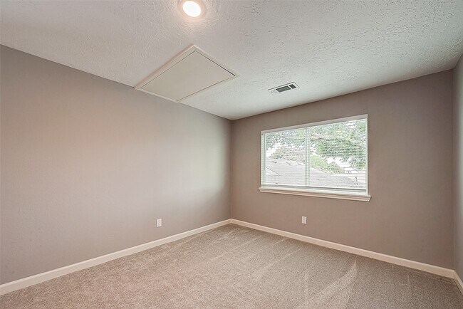 Building Photo - 1623 Cherry Ridge Dr