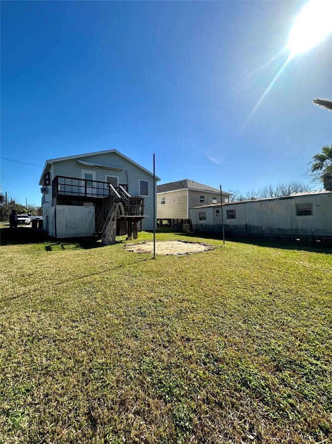 Building Photo - 124 7th St