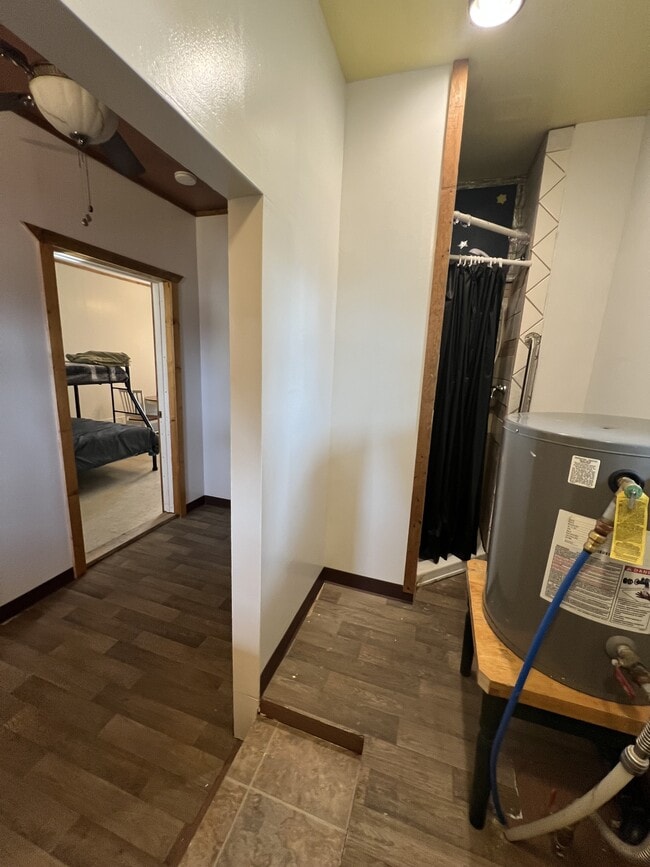 Building Photo - 608 4th Ave