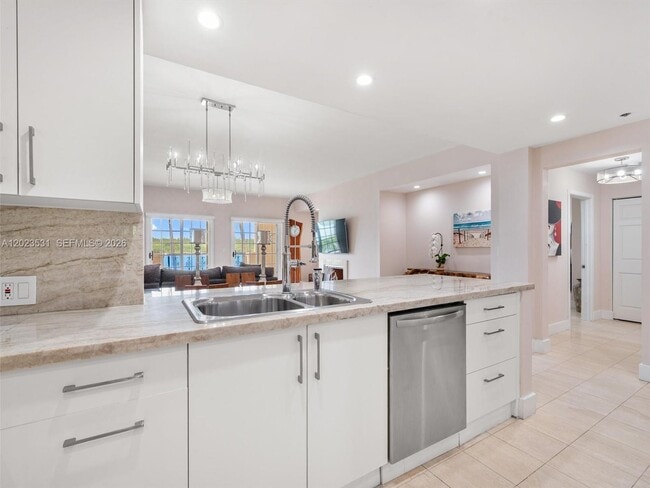 Building Photo - 2425 Fisher Island Dr