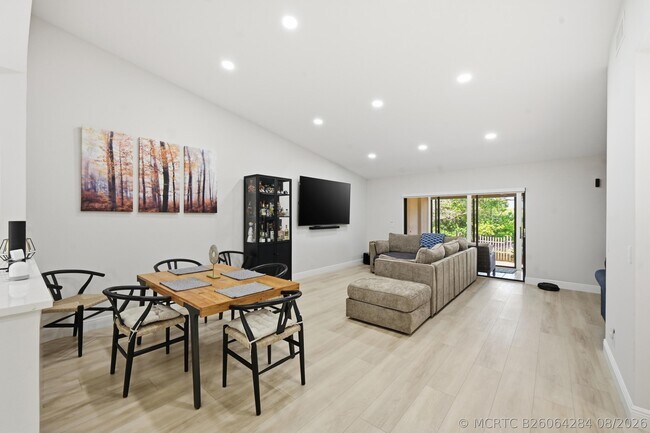 Building Photo - 10775 Waterberry Dr
