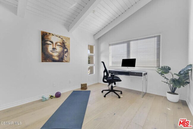 Building Photo - 987 Brookview Ave