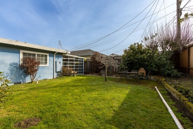 Building Photo - Beautiful & bright 3 bed / 2 Bath San Brun...