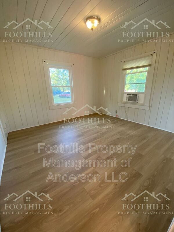 Building Photo - 253 S Shirley Ave