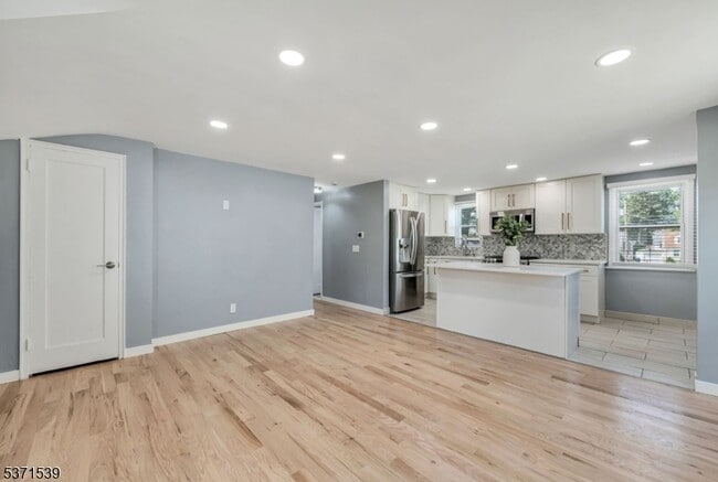 Building Photo - 47 Ekings Ave