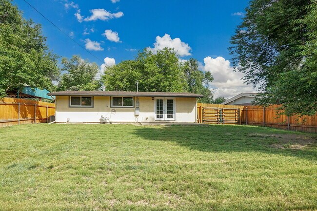 Building Photo - $1,950, 3-bedroom, 1-bathroom house in Col...