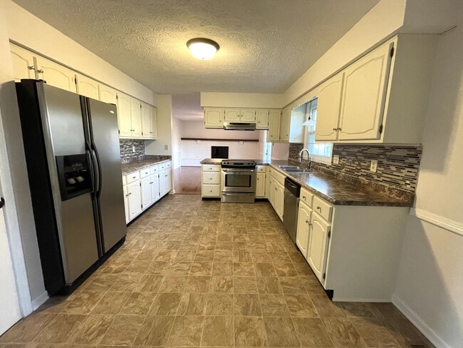 Building Photo - 12003 Corbin Dr