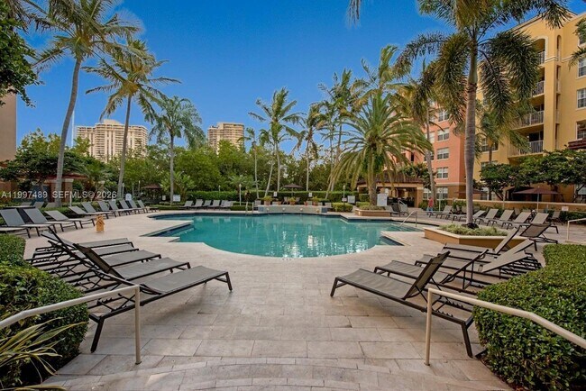 Building Photo - 19701 E Country Club Dr