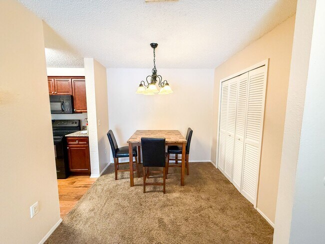 Building Photo - Windsor Park #924