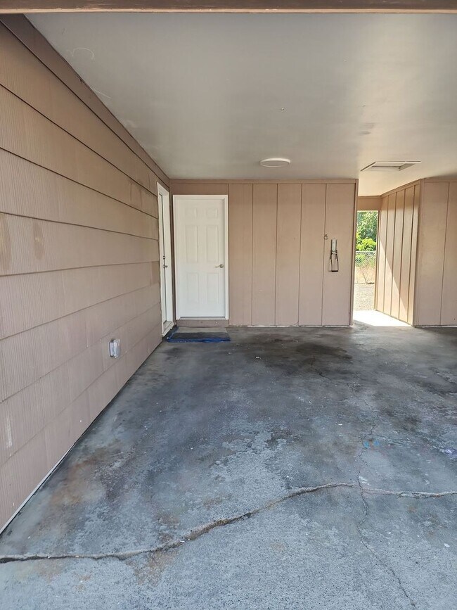 Building Photo - 333-335 Gibby