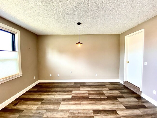 Building Photo - Lovely Highlands Home w/a View Available 7...