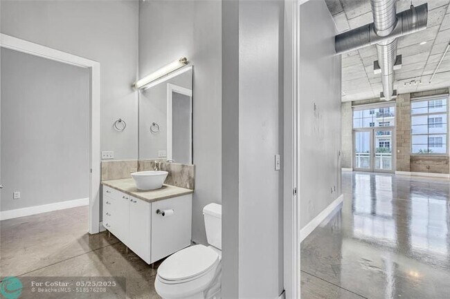 Building Photo - 434 NW 1st Ave