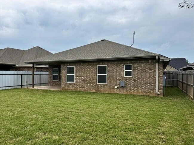 Building Photo - 301 Mariners Wy