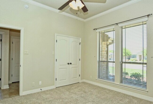 Building Photo - Harker Heights Home With Upgraded Features