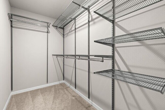 Building Photo - Town Home For Rent in Brandon with TONS OF UPGRADES!
