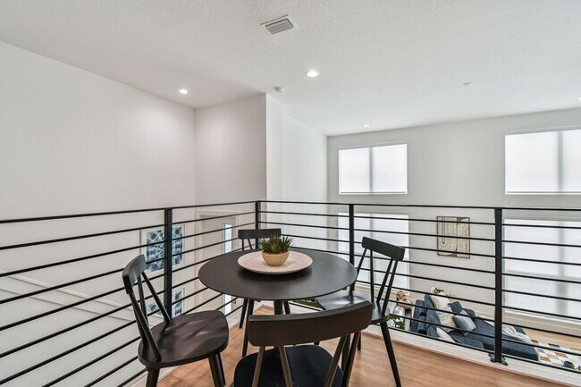 Building Photo - A charming coastal townhouse, just minutes from downtown St. Pete!