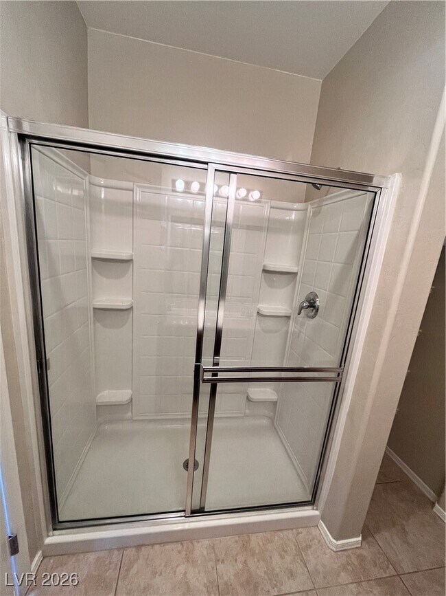 Building Photo - 6868 Sky Pointe Dr