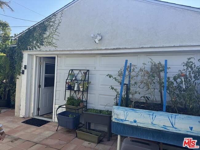 Building Photo - 1155 S La Jolla Ave