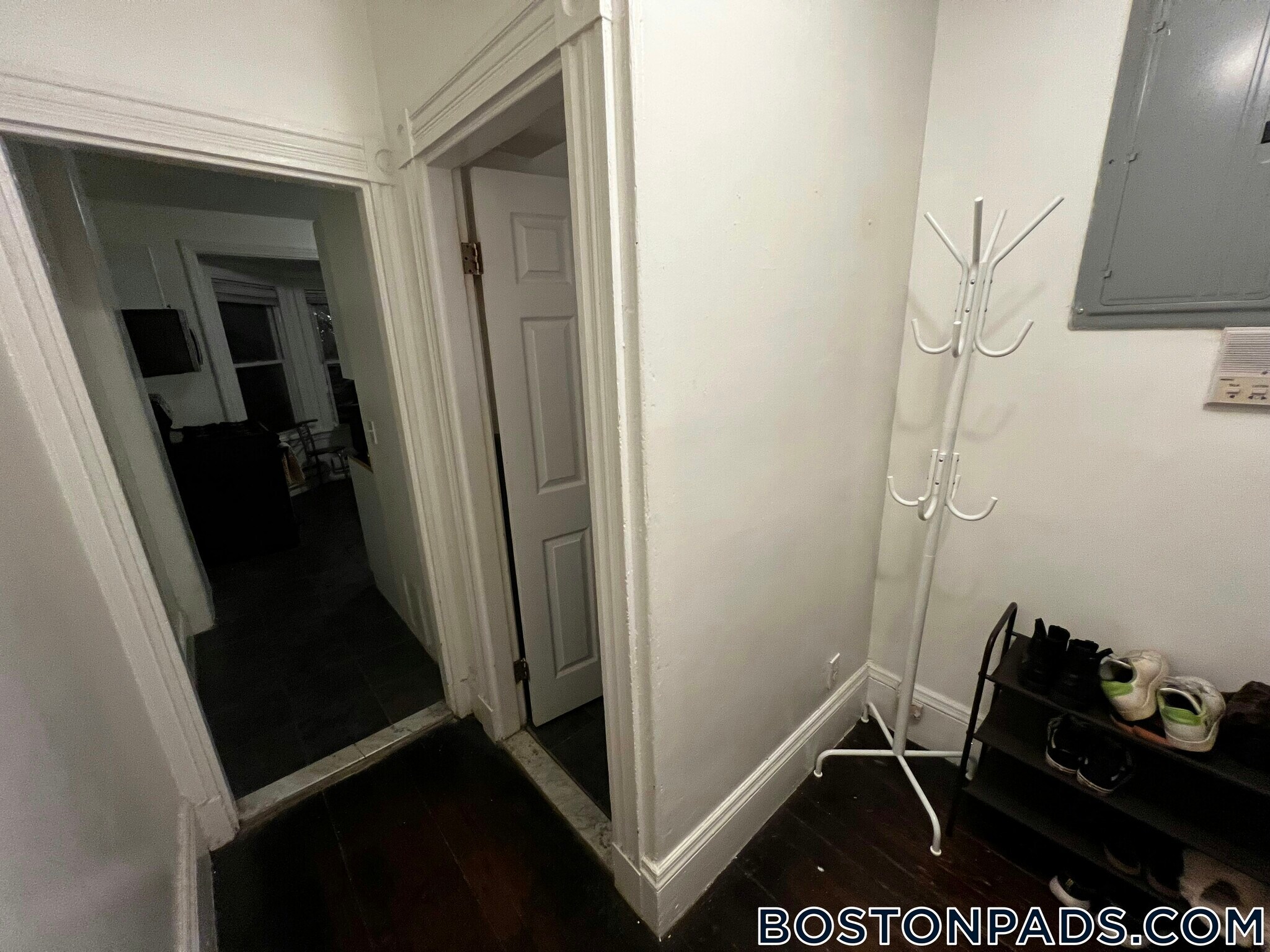 Building Photo - 42 Hillside St