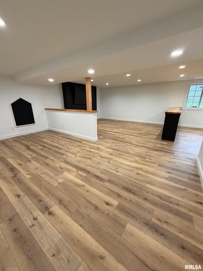 Building Photo - 2625 E 56th Ct