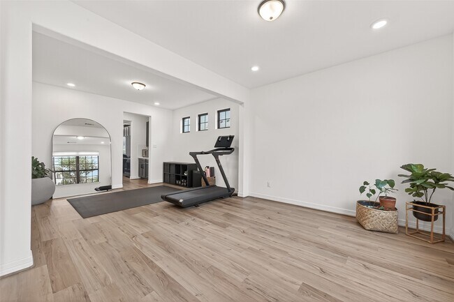 Building Photo - 2806 Tumlinson Dr