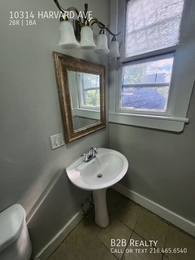 Building Photo - 10314 Harvard Ave