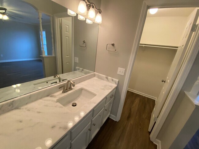 Building Photo - 4244 Chesapeake Way