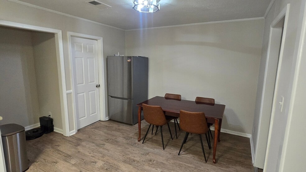 Building Photo - 3005 Hidden Dr