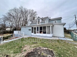 Building Photo - 121 Shaw St