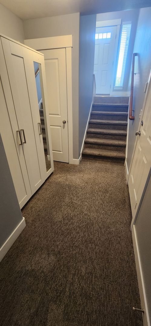 Building Photo - Luxury 3 Bedroom Plus Den in Sandy!