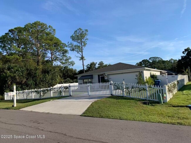 Building Photo - 1150 Nordic St NW