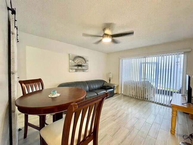 Building Photo - 6342 Newtown Cir