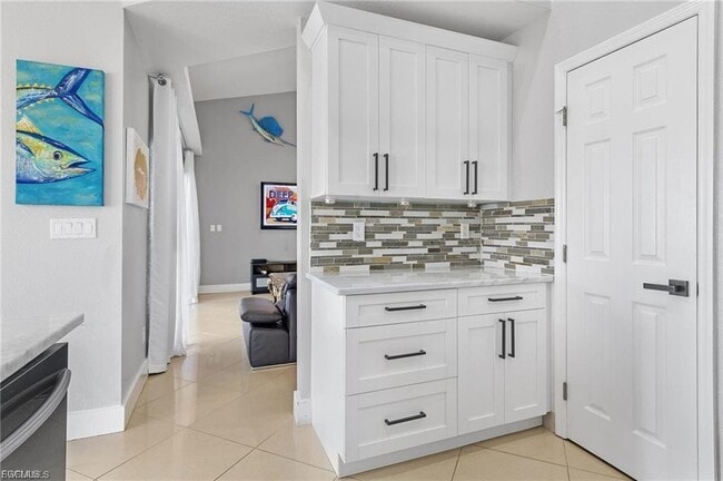 Building Photo - 2101 SW 29th Terrace