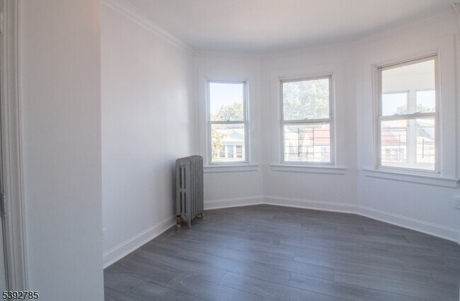 Building Photo - 93 21st St