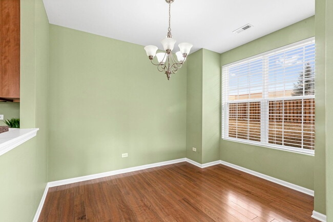 Building Photo - 1607 Millbrook Dr