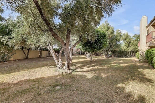 Building Photo - Charming 2-Bedroom, 2-Bath Condo in the He...