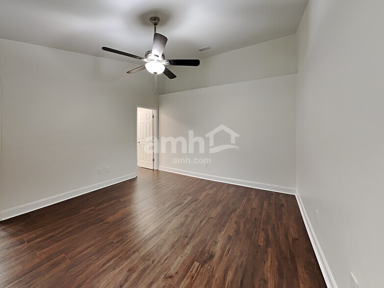 Building Photo - 3826 Bayshore Cir