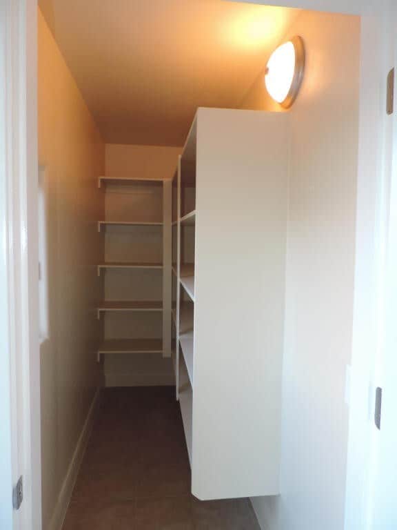 Building Photo - Dog Friendly - 4 Bedroom with Granite Counter tops.