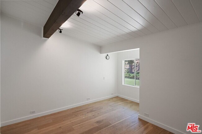 Building Photo - 1300 Bienveneda Ave